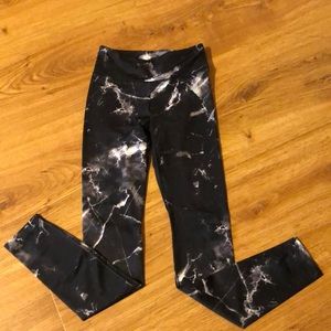 Kira Grace Marbled black leggings